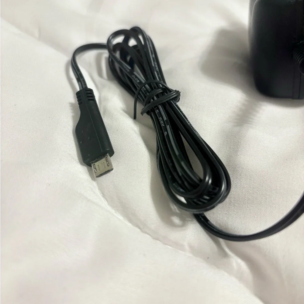 Universal Micro-USB Wall Charger – EU Plug, 5V Power Adapter with Cable